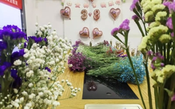 翔升软件三八女神节DIY插花活动
